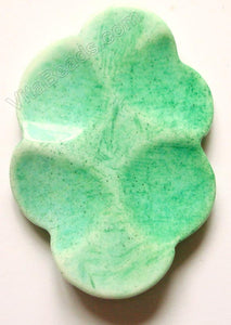Wave Flower Oval Pendant - Light Green Agate
