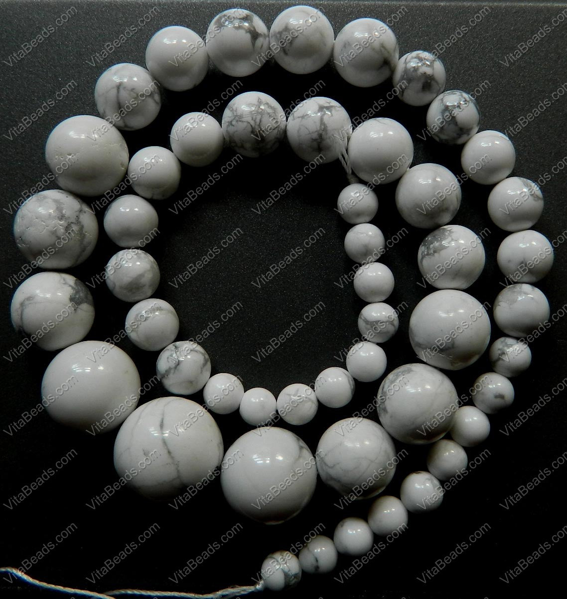 Howlite White Graduated Smooth Round Necklace 16"