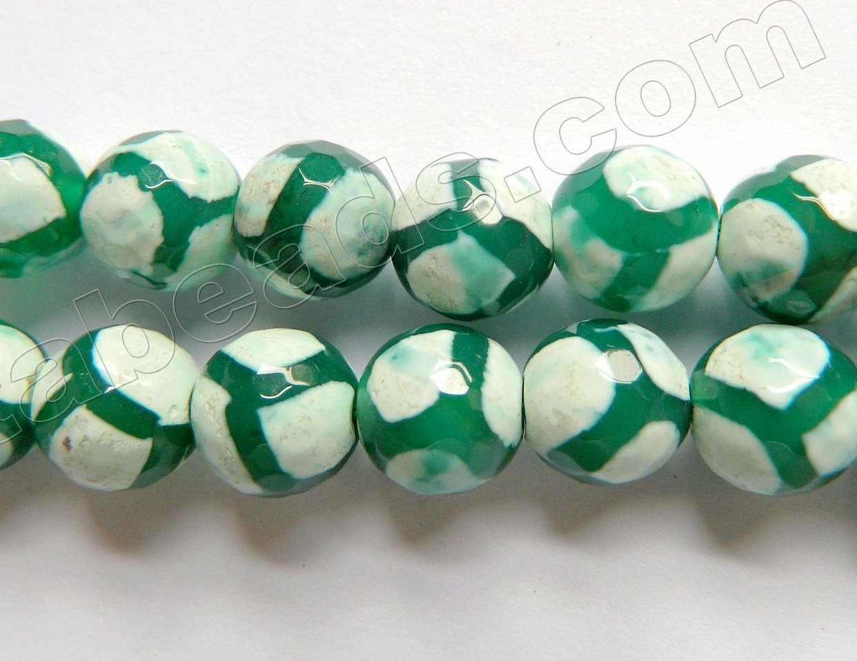 DZi Agate White w/ Emerald Web Line  -  Faceted Round  14"