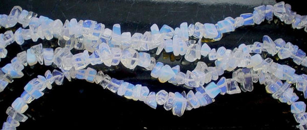 Synthetic White Opal  -  Chips 34"